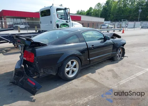 2008 Ford Mustang z USA, uszkodzony, nr VIN 1ZVHT80N985155422